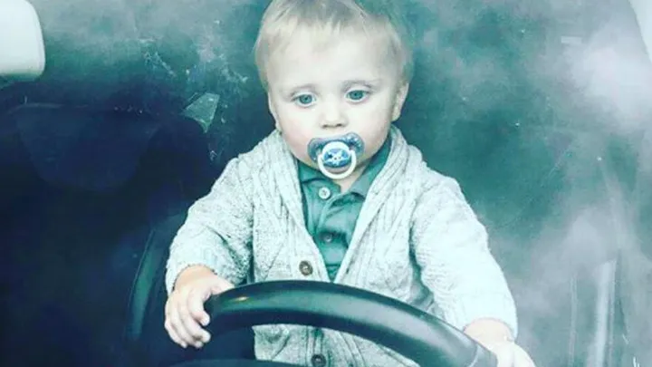 Fans weten het zeker: schim André Hazes te zien op foto André Junior