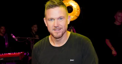Johnny de Mol stopt definitief als presentator HLF8