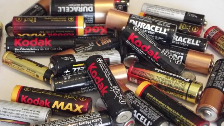 Benieuwd of je een volle of lege batterij in je handen hebt? Zo check je het