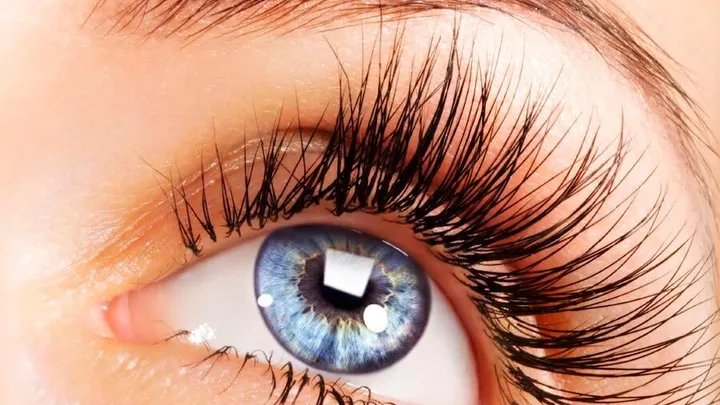 Nooit meer uitgedroogde mascara? Vanaf nu weet je hoe je dat voorkomt! Wat een simpele en goede tip!