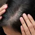 Wil je stoppen met haar verven? Zo laat je grijs haar mooi uitgroeien