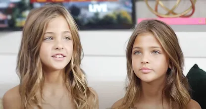 Así son las gemelas más bellas del mundo en la actualidad