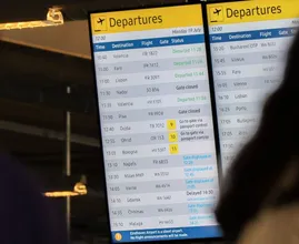 Schiphol deels afgezet vanwege man met gevaarlijke stoffen