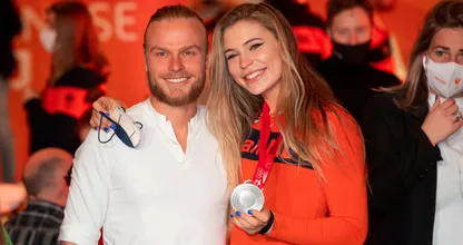 Schaatsers Jutta Leerdam en Koen Verweij uit elkaar