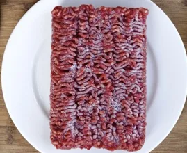 Fleisch vor dem Kochen vergessen aufzutauen? Mit diesem Trick geht es ganz leicht und sicher!