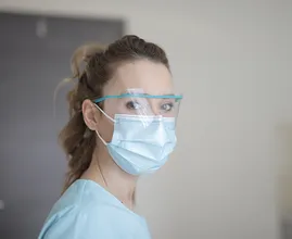 Vooral werknemers in de zorg hebben last van ongewenst seksueel gedrag