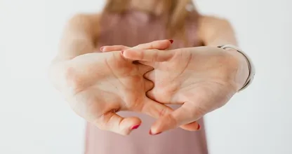 Feit of fabel: is met je vingers knakken echt zo ongezond?