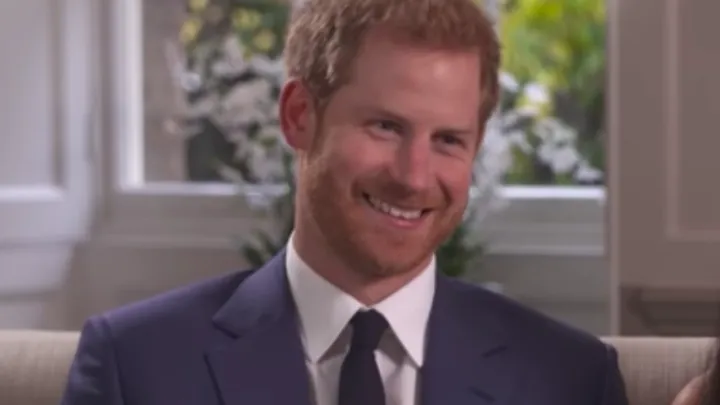 Essa é a razão pela qual o príncipe Harry está constantemente brincando com seu anel de casamento