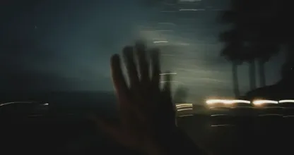Qu'est-il arrivé à la fille qui s'est endormie sur la plage ?