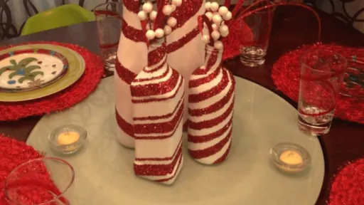 Gooi oude wijnflessen nooit meer in de glasbak, je kunt er namelijk hele mooie dingen mee doen! Leuk voor kerst!