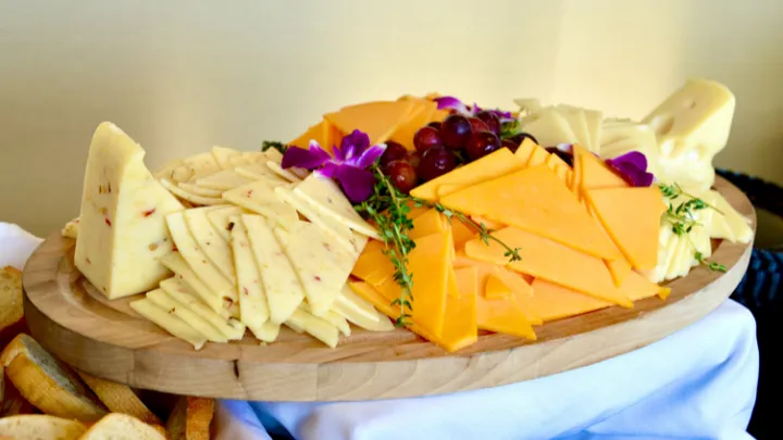 Cómo almacenar el queso para evitar que le salga moho