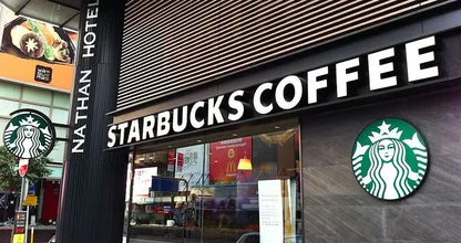 Starbucks-medewerker maakt stotteraar belachelijk: "Hier is je koffie, S-s-sam"