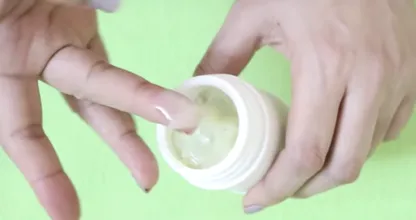 Praktisch! Wenn du das hier tust, wirkt deine Tagescreme viel effektiver!