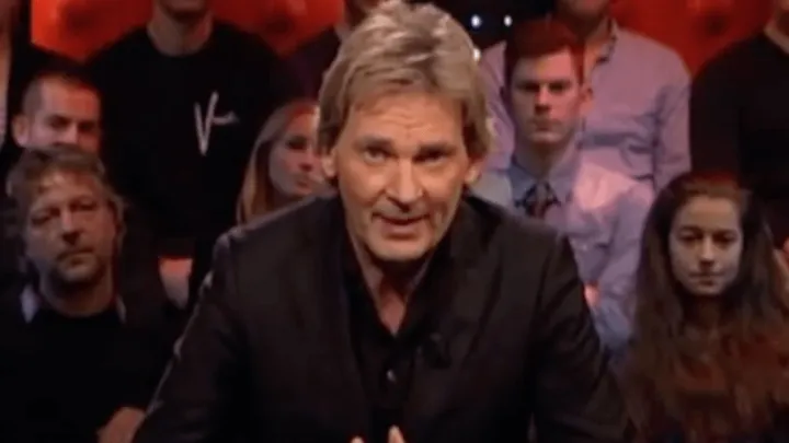 Matthijs van Nieuwkerk reageert op kapselcommotie: “Het komt door de zon”