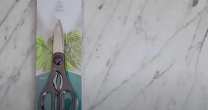 Zo krijg je die nare plastic 'schelpverpakking' open zonder schaar!