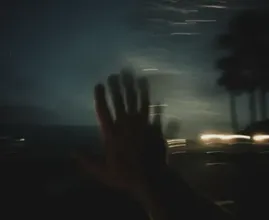 ¿Qué le pasó a la chica que se quedó dormida en la playa?