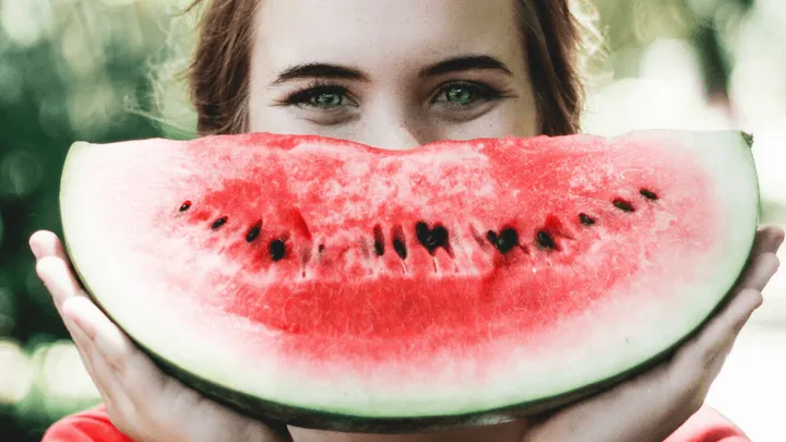 Questi cibi fanno bene ai denti e alle gengive