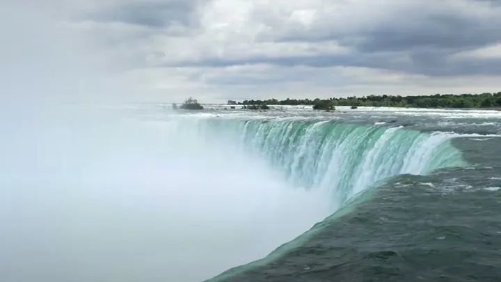 Découverte incroyable après l'assèchement des chutes du Niagara en 1969