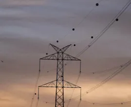 Aha, dus dit betekenen die ballen aan hoogspanningskabels
