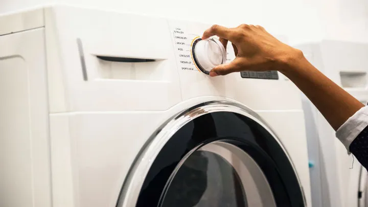 4 manieren om vetvlekken uit kleding te verwijderen