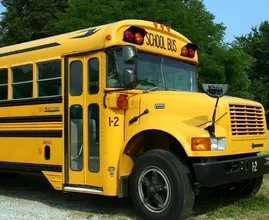 Man verbouwde deze oude schoolbus tot een fantastische woning