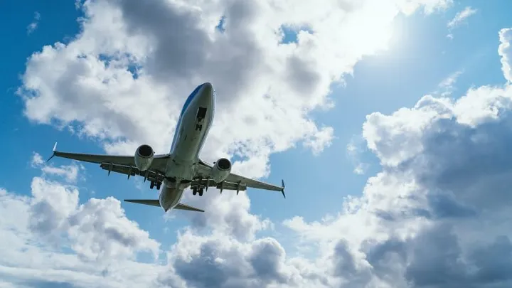 Después de una llamada misteriosa de su esposa, este soldado no pudo subir al avión.