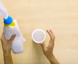 Deine Plastiktüten fliegen durch die Gegend? Nie wieder Tüten Chaos mit dieser genialen Verstau-Falt-Technik