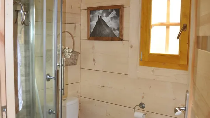 Una mujer de 23 años vive en una casa de 290 metros cuadrados, ¡pero el interior te sorprenderá!