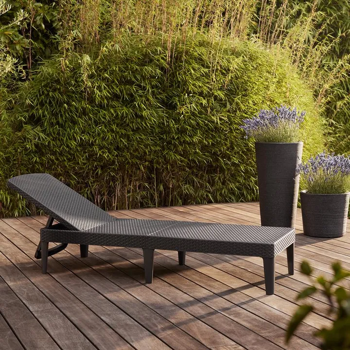 Keter ligbed Jaipur op terras