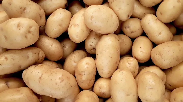 É por isso que você nunca deve armazenar esses alimentos na geladeira