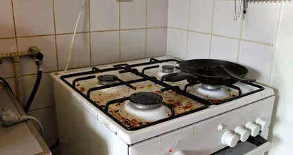 Je fornuis rooster zal er weer als nieuw uit komen te zien met deze geweldige schoonmaaktip!
