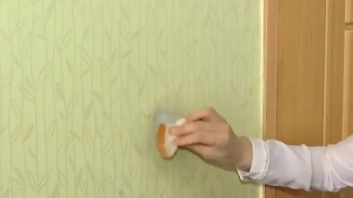 Make sure your wallpaper is completely dust-free with THIS easy trick!