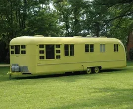 Ce couple a acheté une caravane en 1953 et voici à quoi elle ressemble 60 ans plus tard ! Incroyable !