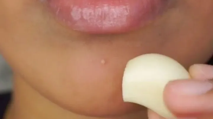 Al parecer el ajo es la solución perfecta para las espinillas