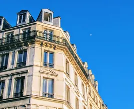 Diese verlassene Wohnung lag 70 Jahre verschlossen. Du wirst nicht glauben, was für verborgene Schätze sie darin fanden!