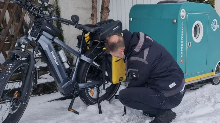 Man Builds a 300-Euro Mini-Caravan to Tow Behind His Electric Bike