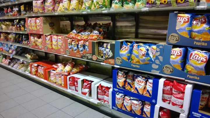Chipsbedrijven zijn over de rooie: de regering wil DIT met chips doen! Betekent dit het einde van de knapperige snack?
