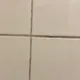 Azulejos e rejunte do banheiro sujos? Aqui estão algumas dicas fáceis para deixá-los brilhando novamente...