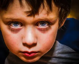 "Mama, er steht jetzt hinter dir". Das hier sind die gruseligsten Dinge die Kinder jemals zu ihren Eltern gesagt haben..!