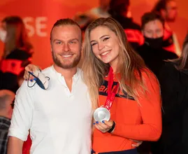 Schaatsers Jutta Leerdam en Koen Verweij uit elkaar