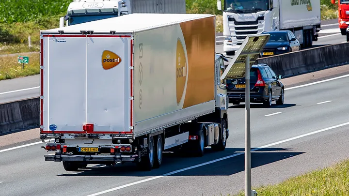PostNL schrapt honderden banen vanwege bezuinigingen