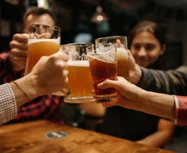 Minderjarigen kunnen gemakkelijk biertje bestellen in sportkantine