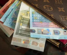Drei Dinge, die Sie niemals in Ihrer Brieftasche aufbewahren sollten