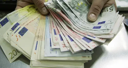 Flüchtling findet 150.000 Euro und bringt diese zur Polizei