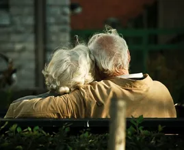 Ultiem liefdesverhaal: man en vrouw zijn 65 jaar samen en sterven hand in hand