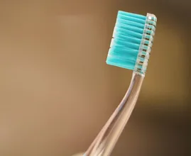 Dit kan witte aanslag op je tong zeggen over je algehele gezondheid