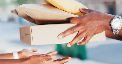 PostNL stopt met briefjes in de brievenbus als bezorger voor een dichte deur staat