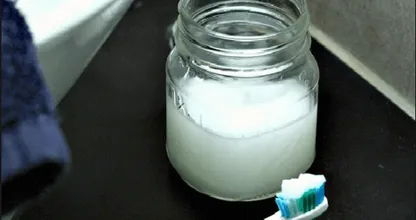 Deze tandpasta voor witte tanden is natuurlijk én maak je heel gemakkelijk zelf!