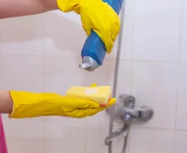 5 trucjes om je glazen douchewand mooi en schoon te houden