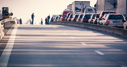 Opnieuw boerenprotesten: ongelukken op A7 door gedumpt afval